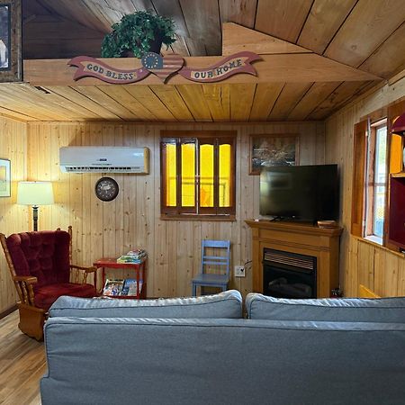 Cozy Cabin Walking Distance To Parkway! Pigeon Forge Exterior foto