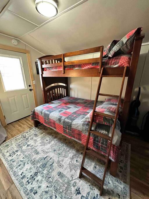 Cozy Cabin Walking Distance To Parkway! Pigeon Forge Exterior foto